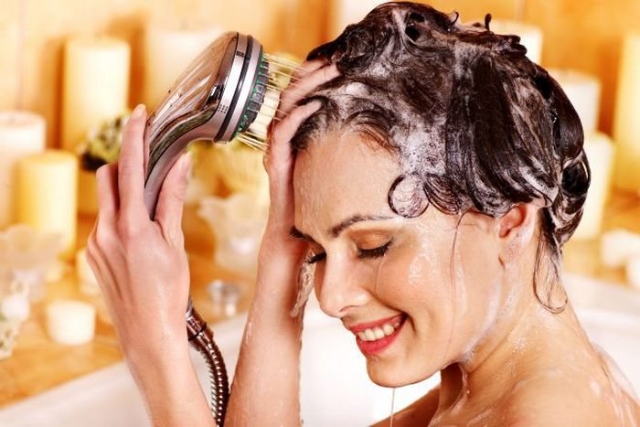 Сухой шампунь: польза и вред палочки-выручалочки для волос
